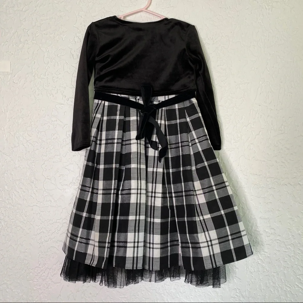 Girls Plaid Black/white fit flare Dress & cardigan Size 4